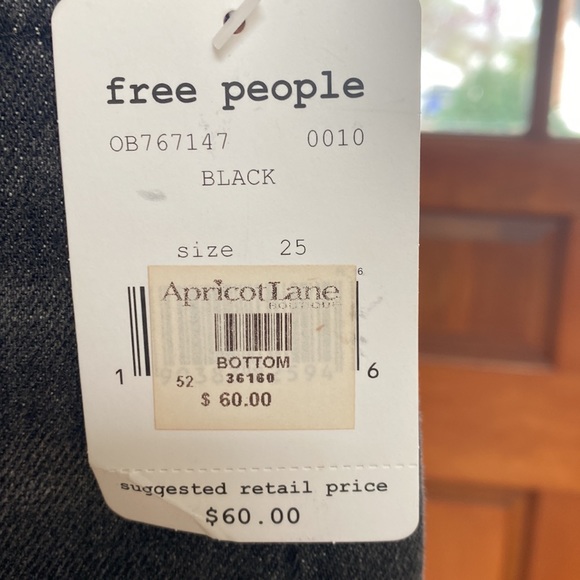 Distressed Free People mini- size 25 - Picture 2 of 5